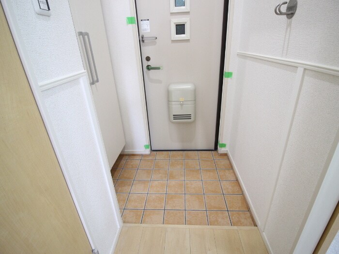 物件内観写真11　(玄関)
