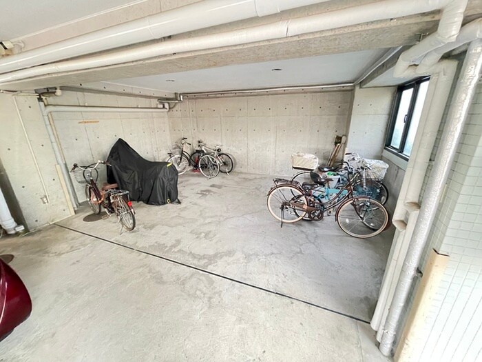 物件外観写真4　(駐輪場)