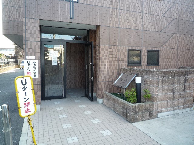 物件外観写真2　(エントランス部分)