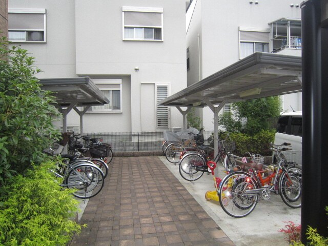 物件外観写真3　(駐輪場)
