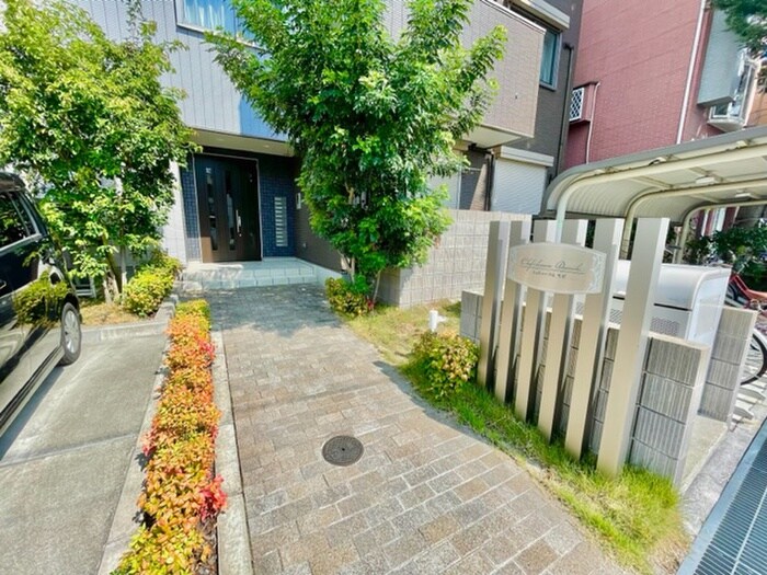 物件外観写真4　(エントランス部分)