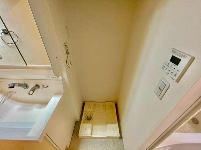 物件内観写真13　(洗濯機置場)