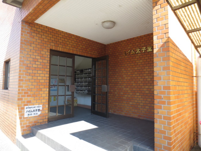 物件外観写真2　(エントランス部分)