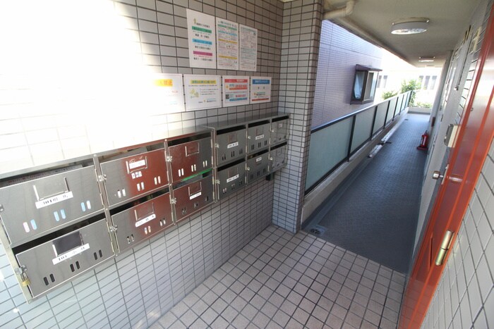 物件外観写真6　(エントランス部分)