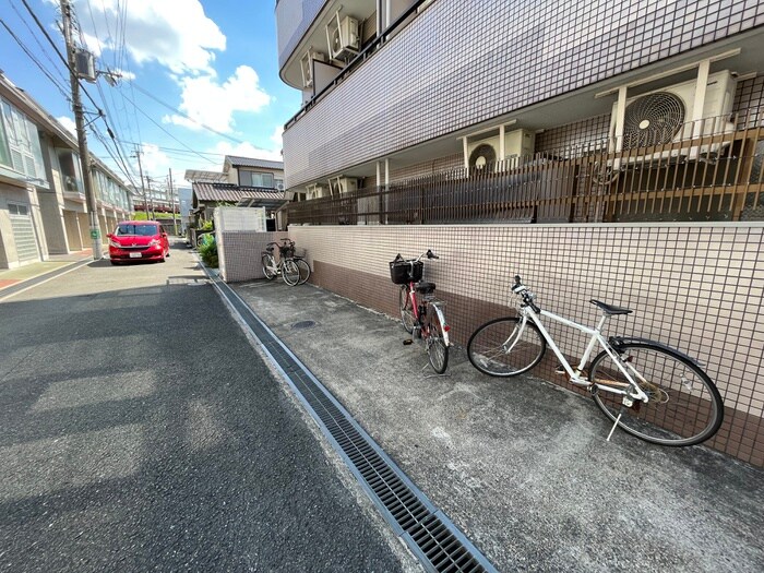 物件外観写真5　(駐車場)