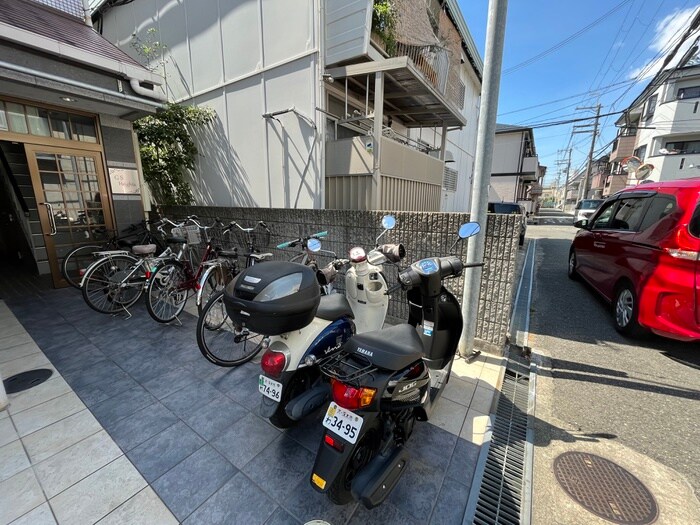 物件外観写真6　(駐輪場)