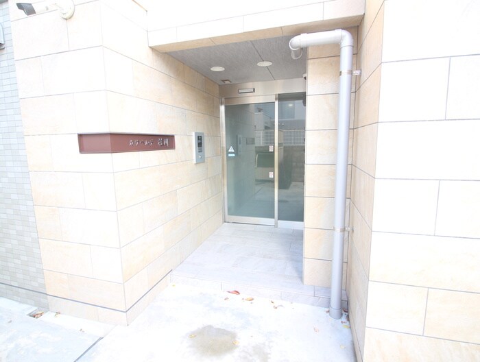 物件外観写真2　(エントランス部分)