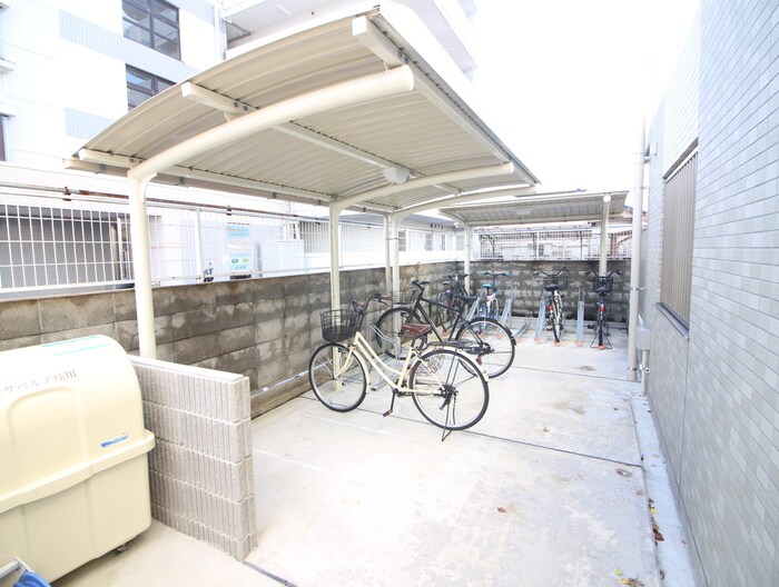 物件外観写真3　(駐輪場)