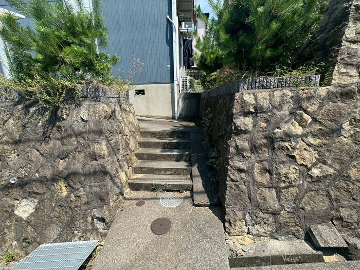 物件外観写真4　(エントランス部分)