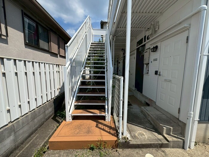 物件外観写真6　(エントランス部分)