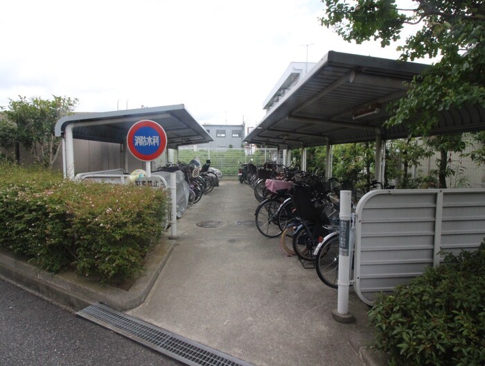 物件外観写真4　(駐輪場)