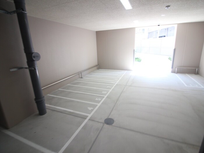 物件外観写真3　(駐輪場)