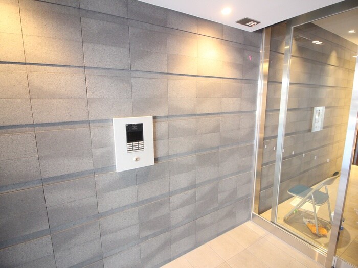 物件外観写真5　(エントランス部分)