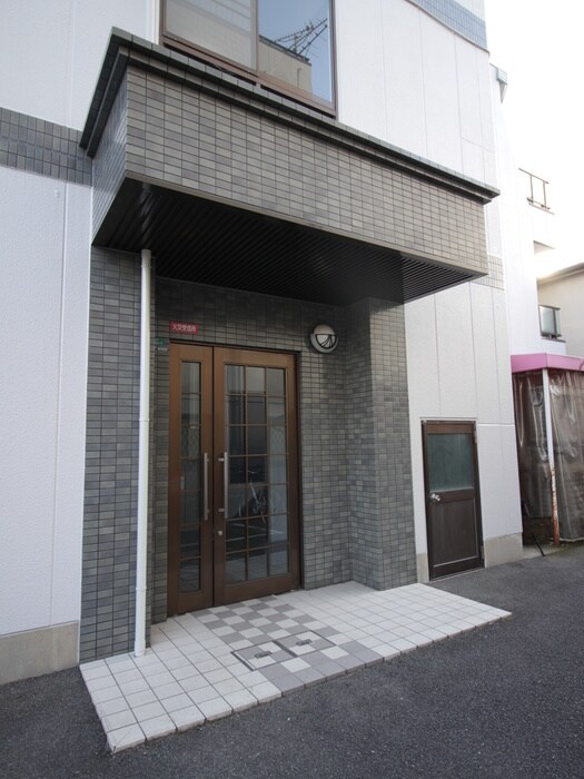 物件外観写真3　(エントランス部分)