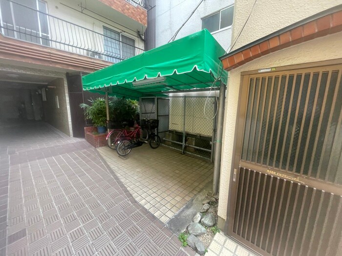 グリ－ンコ－ポラス若松Ｂ(102)の駐輪場