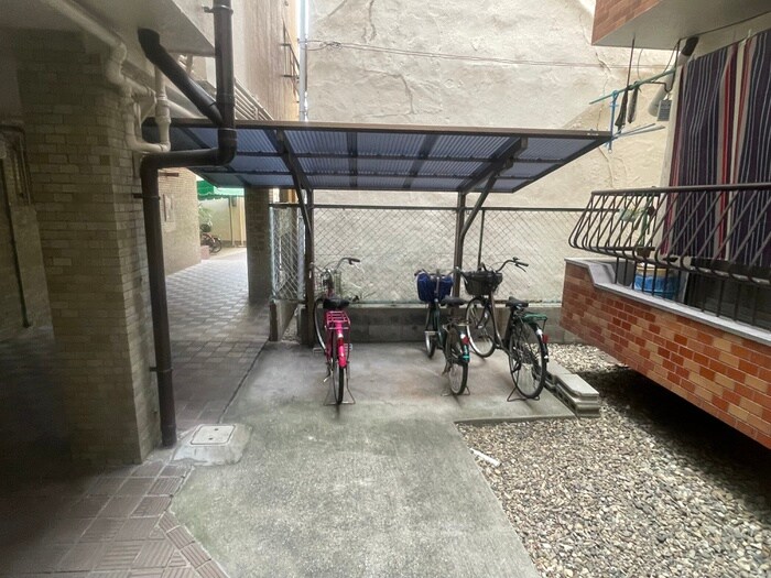 グリ－ンコ－ポラス若松Ｂ(102)の駐輪場