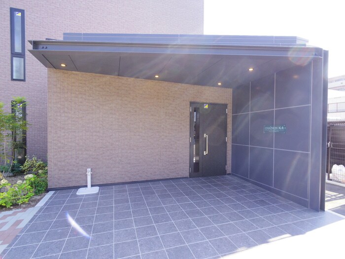 物件外観写真3　(エントランス部分)