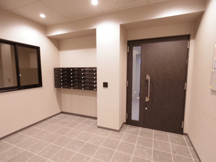 物件外観写真4　(エントランス部分)