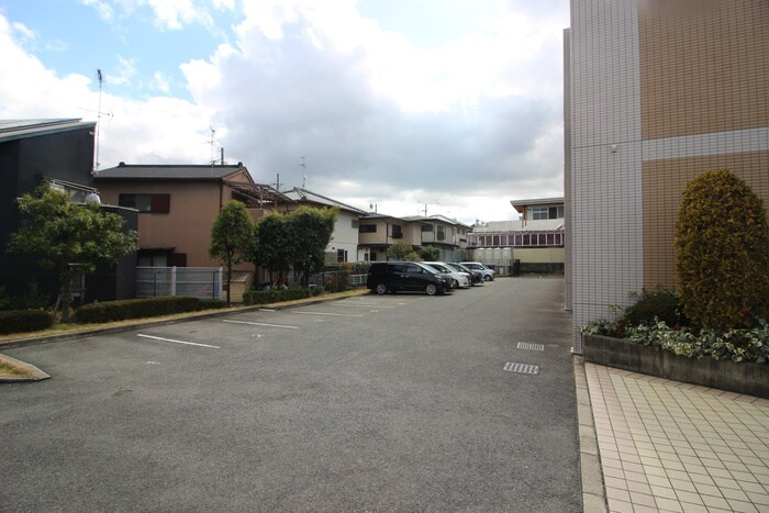 物件外観写真3　(駐車場)