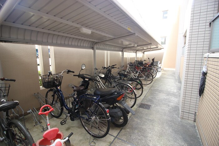 物件外観写真4　(駐輪場)