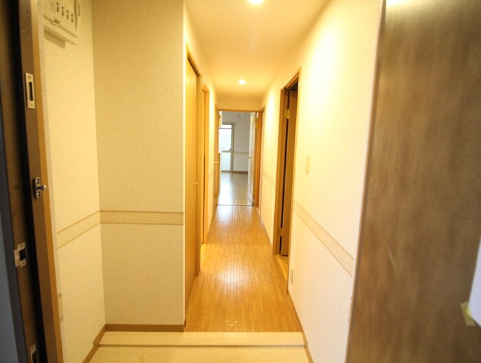 物件内観写真17　(廊下)