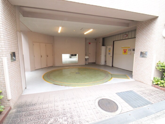 物件外観写真6　(駐車場)