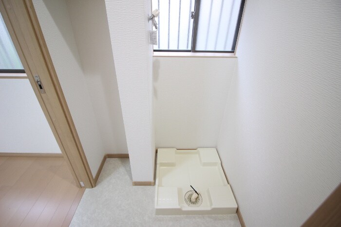 物件内観写真11　(洗濯機置場)