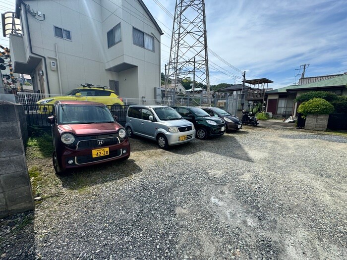 物件外観写真5　(駐車場)