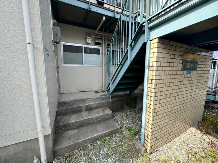 物件外観写真6　(エントランス部分)