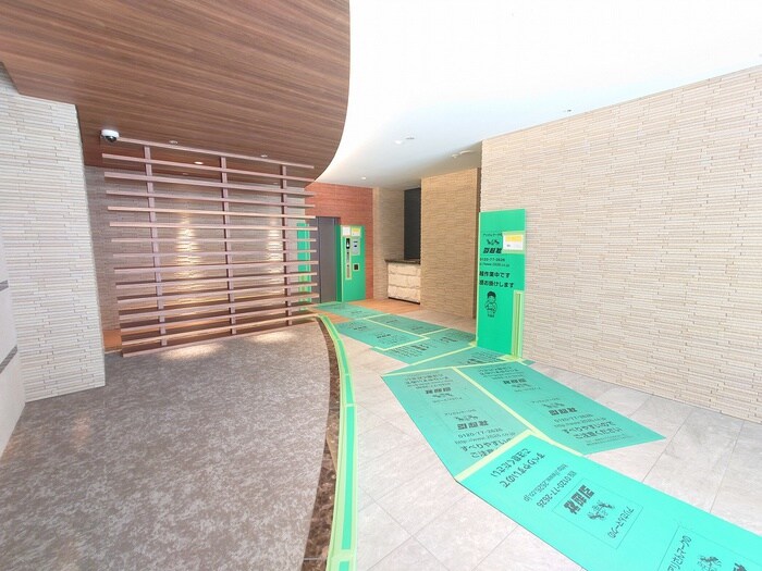 物件外観写真3　(エントランス部分)