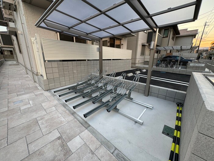 物件外観写真3　(駐輪場)