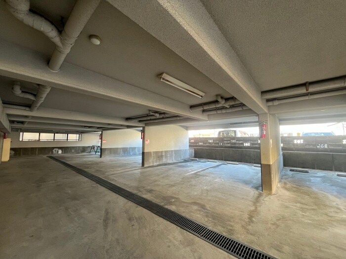 物件外観写真4　(駐車場)