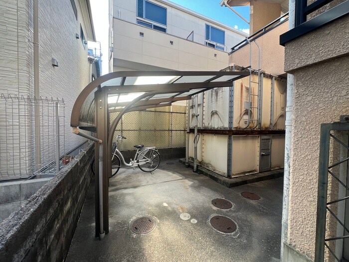 物件外観写真5　(駐輪場)
