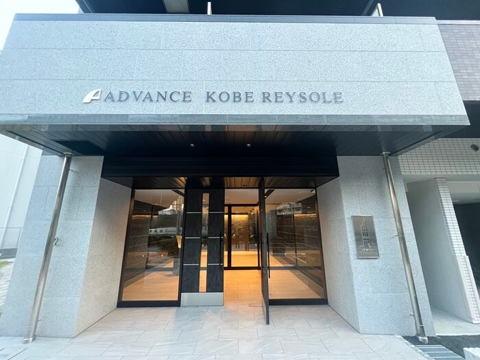 物件外観写真3　(エントランス部分)