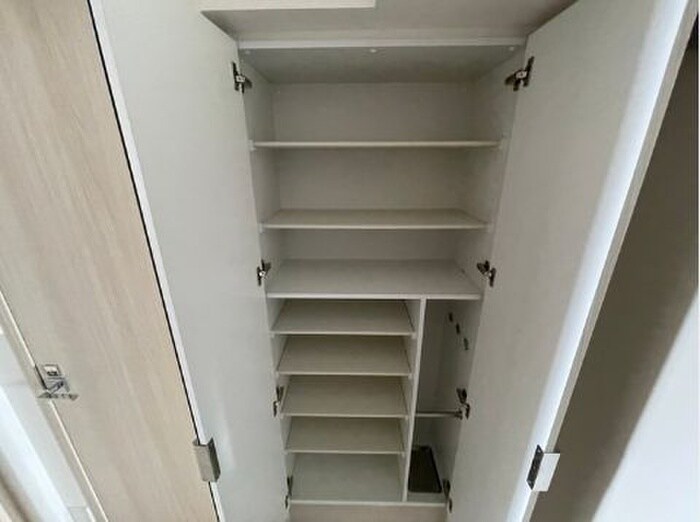 物件内観写真16　(靴箱)