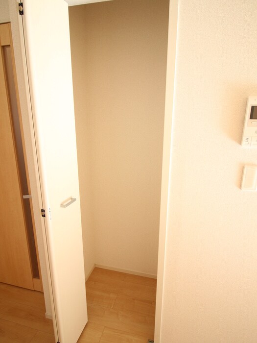 物件内観写真12　(収納)