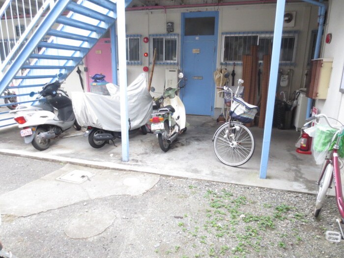 物件外観写真2　(駐輪場)