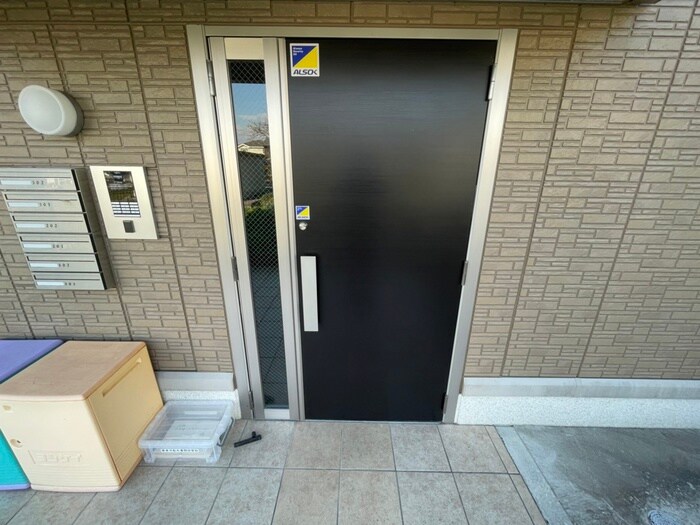 物件外観写真6　(エントランス部分)