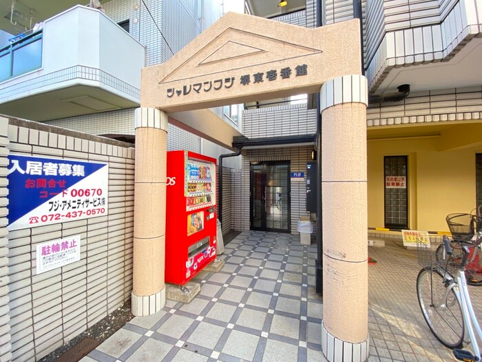 物件外観写真2　(エントランス部分)