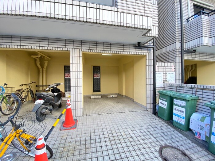 物件外観写真3　(駐車場)