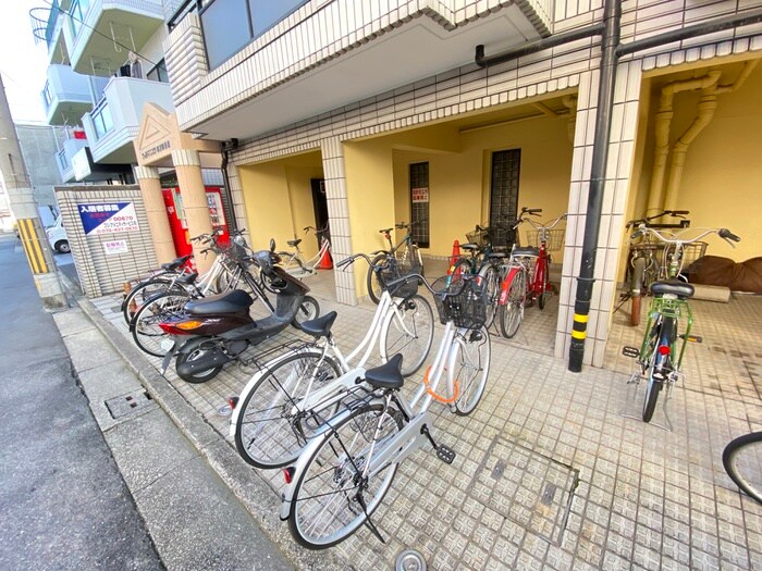 物件外観写真4　(駐輪場)