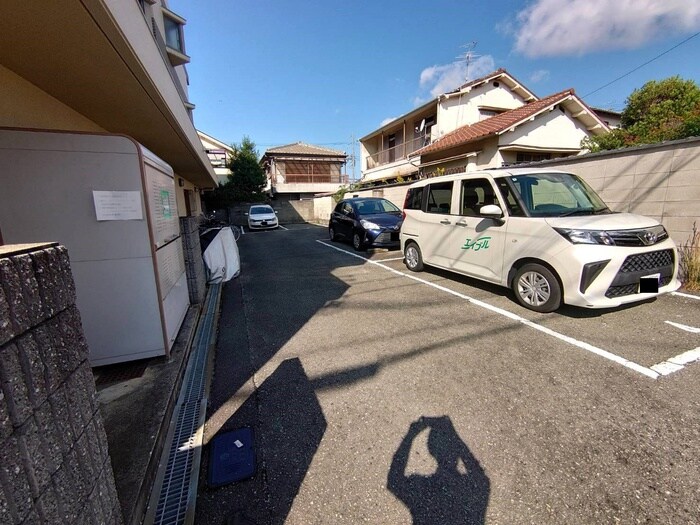物件外観写真5　(駐車場)