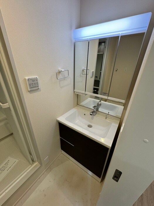 物件内観写真8　(洗面)