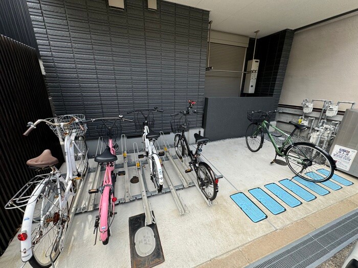 物件外観写真6　(駐輪場)
