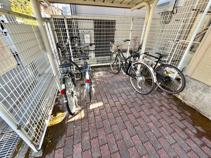 物件外観写真6　(駐輪場)