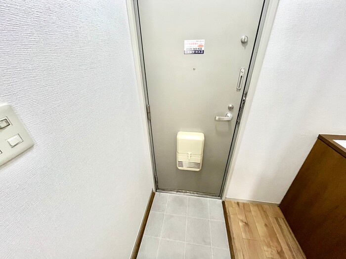 物件内観写真10　(玄関)