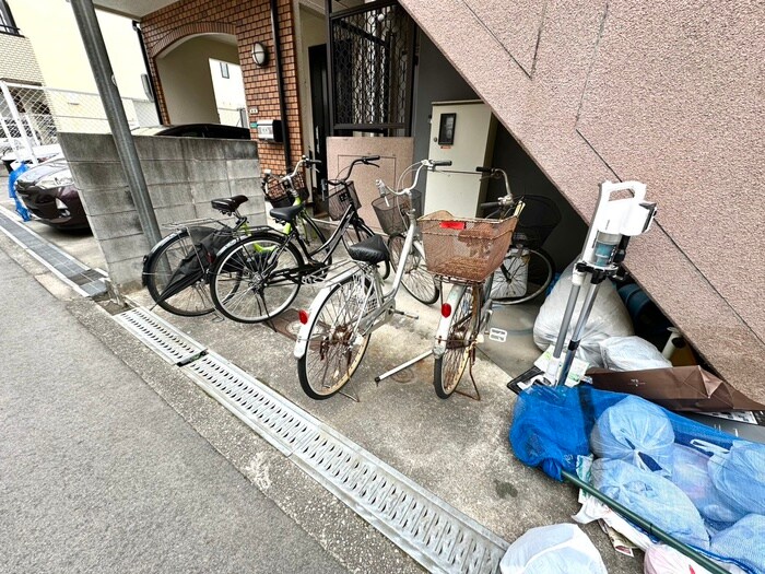 物件外観写真4　(駐輪場)