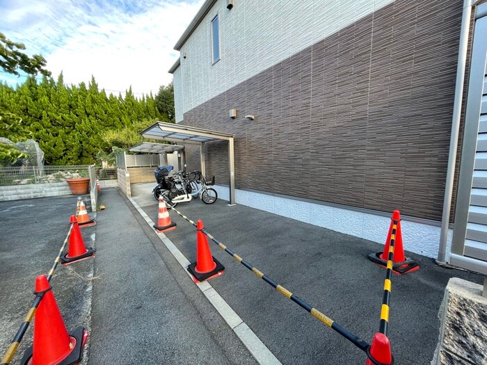 物件外観写真5　(駐輪場)