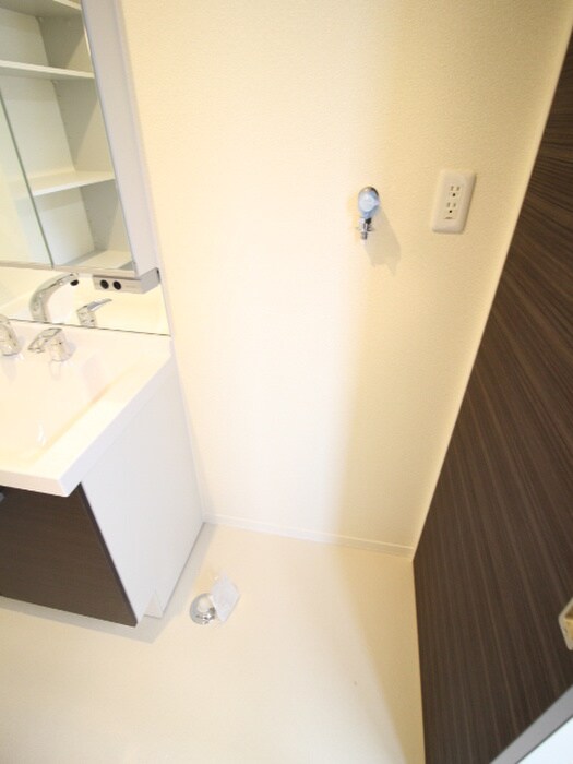 物件内観写真10　(洗濯機置場)