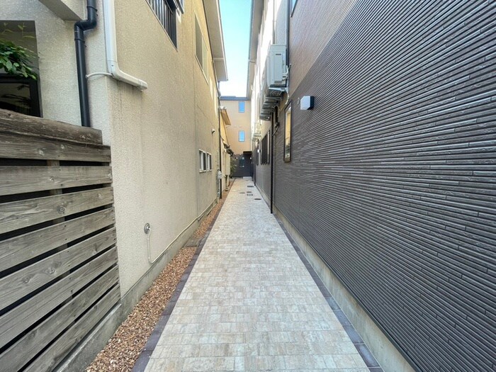 物件外観写真4　(エントランス部分)